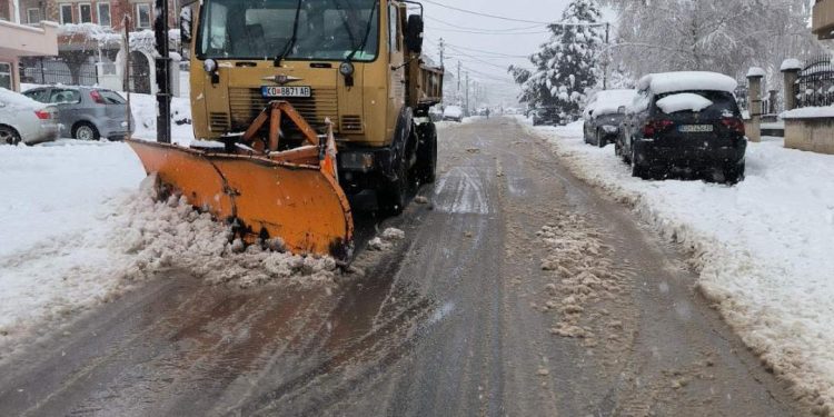 Со 30 илјади евра за зимско одржување на патиштата и улиците Кочани е во просекот меѓу општините во државата