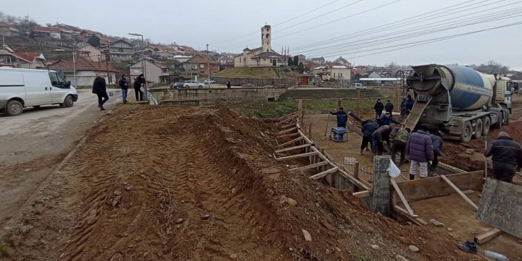 Улицата од десната страна на кејот на Масалница во Оризари се поврзува со улицата „Ангел Донев“