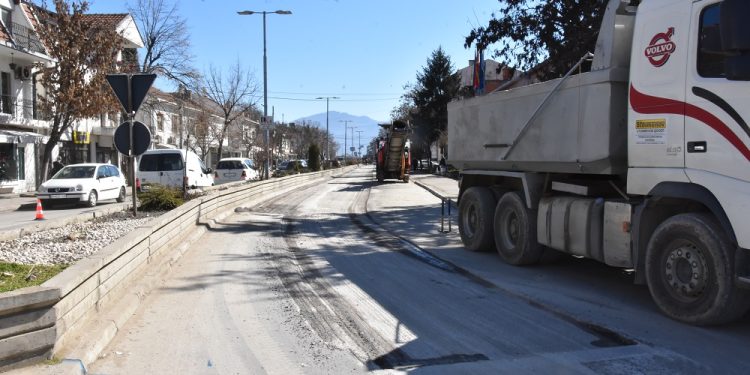 Нов асфалтен слој за дел од булеварот „Тодосија Паунов“ кај Полициската станица