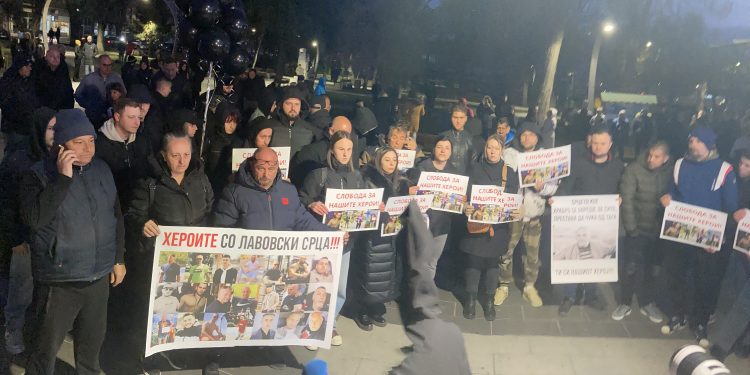 Во Кочани се одржа собир за поддршка и ослободување на притворените од обезбедувањето во дискотеката „Пулс“ и верска молитва за повредените и починатите во пожарот