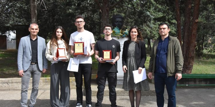 Стипендии за новите средношколци во машинската струка од идната учебна година ќе додели Општина Кочани