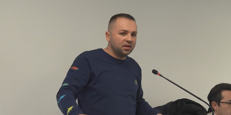 Советникот Венко Крстевски најави дека се кандидира за в.д. градоначалник, одлуката треба да ја донесе Советот на Општина Кочани