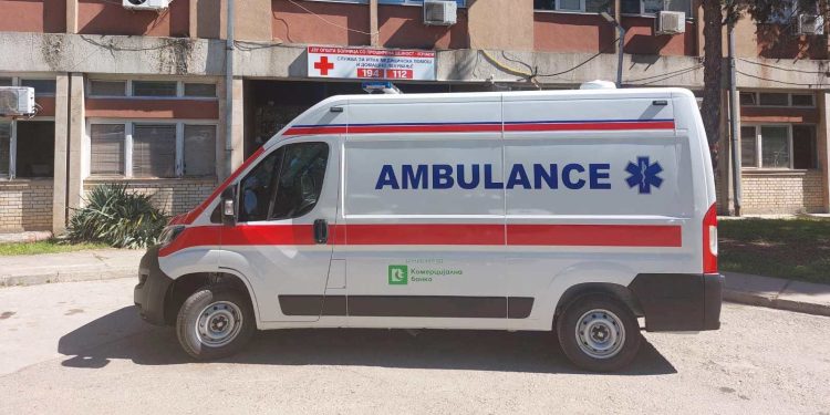 Општа болница  – Кочани доби возило за транспорт на пациенти, го донираше АД Комерцијална банка