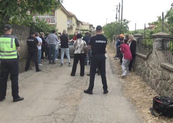 Жителите на Тркање ја блокираа улицата низ селото по која поминуваат тешки возила кон индустриската зона кај Кочани