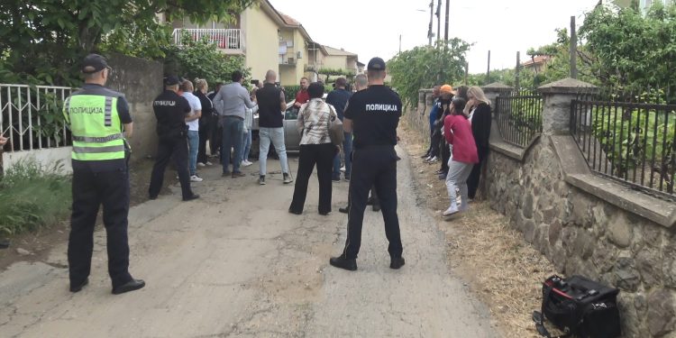 Жителите на Тркање ја блокираа улицата низ селото по која поминуваат тешки возила кон индустриската зона кај Кочани