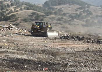 Општина Кочани обезбеди 30 илјади евра за набавка на булдожер за одржување на комуналната депонија кај Бели