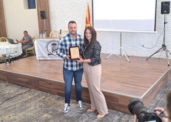 ОУ „Никола Карев“ доби признание за најдобра училишна библиотека во државата