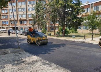 Поправени се оштетувањата на асфалтот на коловозите во кругот на Општата болница – Кочани
