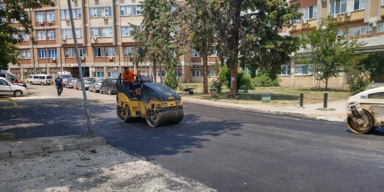 Поправени се оштетувањата на асфалтот на коловозите во кругот на Општата болница – Кочани