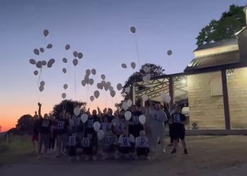 Повредените во „Пулс“ кои се рехабилитираат на Пониква пуштија 62 бели балони во чест на починатите