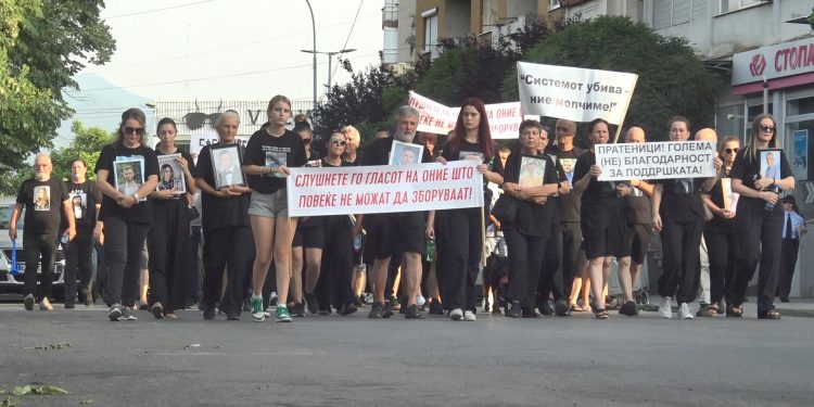 16. „Марш за ангелите“: Трагедијата ни донесе политизирање, апатија, презир –парите, моќта и добрата функција на поединци им се поважни од иднината на нивните деца