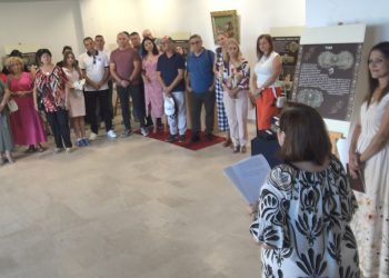 Во Виница е отворена изложба на пафти, токи и колани од етнолошката збирка на Музејот во Штип