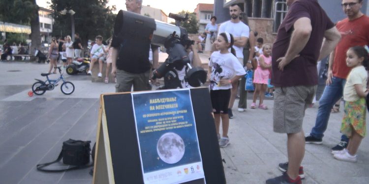 Набљудување на Месечината со телескоп организираше Скопското астрономско друштво за граѓаните во Кочани