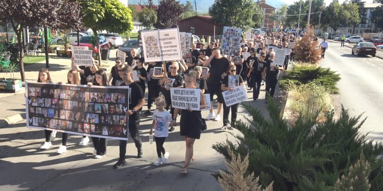 22. „Mарш за ангелите“ во Koчани: Не се откажуваме од барањето правда за нашите деца, бараме оставка од министерот за внатрешни работи