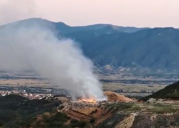 Гореше депонијата кај Бели, од „Водовод“ информираат дека пожарот е подметнат