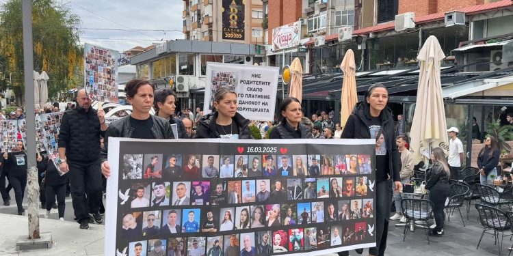 28. „Марш за ангелите“: Не можат да нѐ натераат да замолчиме, не можат да ни ја земат љубовта кон нашите ангели, затоа што таа љубов е посилна од смртта