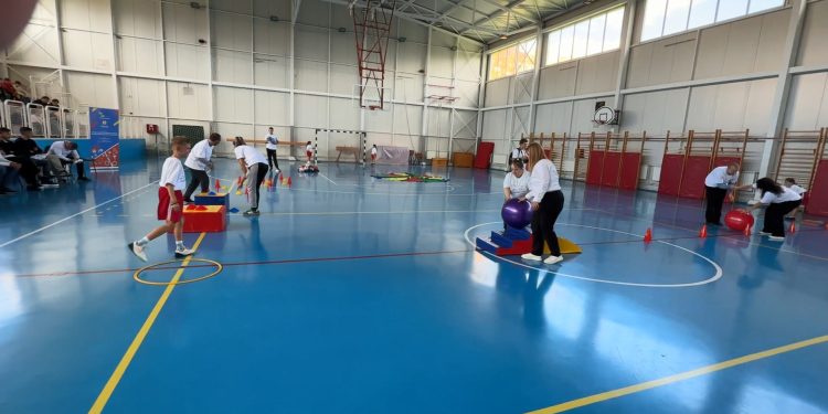 „Игри без граници“ за учениците од Кочани се одржаа во ОУ „Никола Карев“ во рамки на проектот „Преку спорт до инклузивно и квалитетно образование“