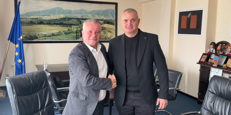 Митко Костадиновски ја презеде функцијата градоначалник на Општина Виница