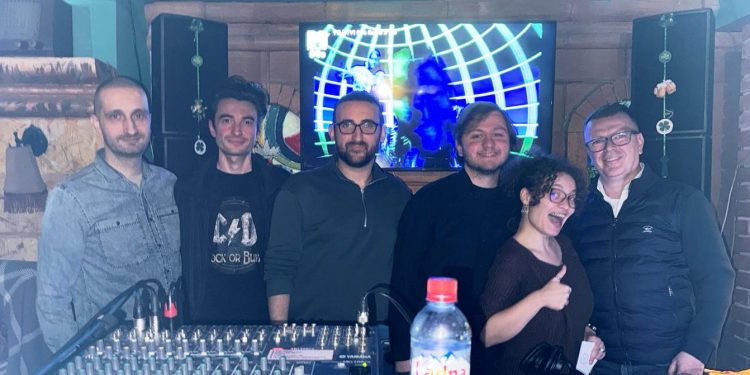 „Социјални отпадоци“ се победници на петтиот Паб квиз во Кочани