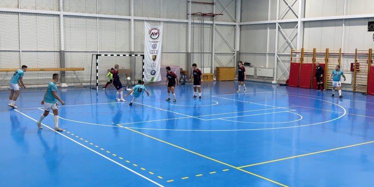 КМФ „Фудбал старс Аутовелт“ со 7:1 на домашен терен го совлада КМФ „Конзули“ од Битола, Крстов постигна четири гола