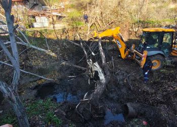 Се чисти Кочански Дол за да се спречи опасност од поплавување на куќите кај Општата болница