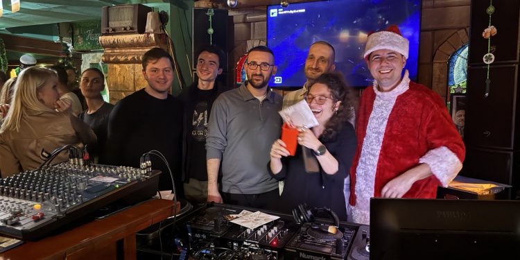 Екипата „Социјални отпадоци“ победи на седмиот Паб квиз Кочани