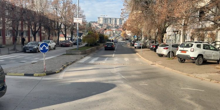 Почна примената на новиот сообраќаен режим на улиците во центарот на Кочани