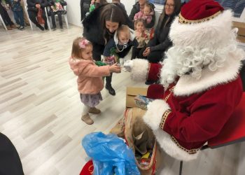 Хумани граѓани и правни субјекти од државата донираа пакетчиња и подароци за децата од семејствата на загинатите во „Пулс“