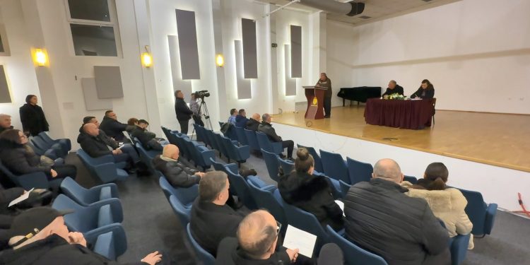 Јавна поддршка доби иницијативата на Здружението „16 март 2025 – Кочани“ за определување локација за спомен-обележје на трибината што ја организираше Општина Кочани