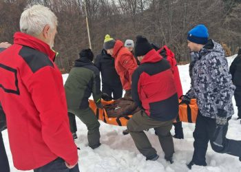На Пониква се одржа дводневна обука за спасување и извлекување лица во зимски услови и лавини на планина