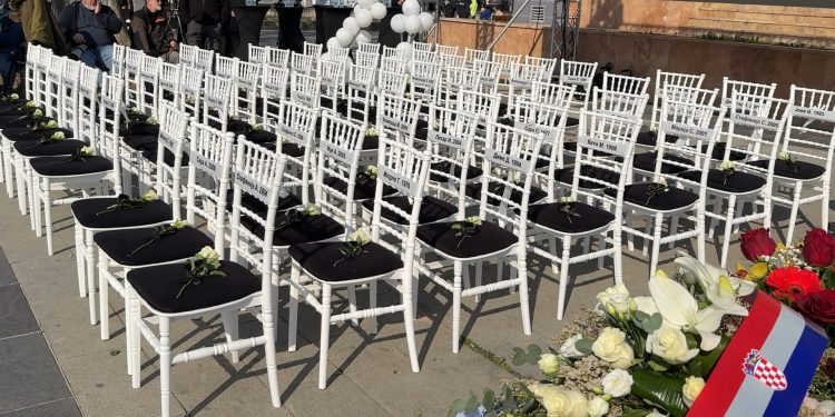 Кочани во тишина и солзи – една година од трагедијата во „Пулс“ во сеќавање на 63 недовршени соништа