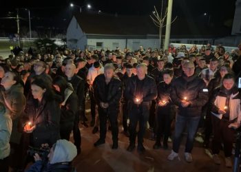 На граѓански собир по полноќ пред дискотеката „Пулс“ Кочани им оддаде почит на своите ангели