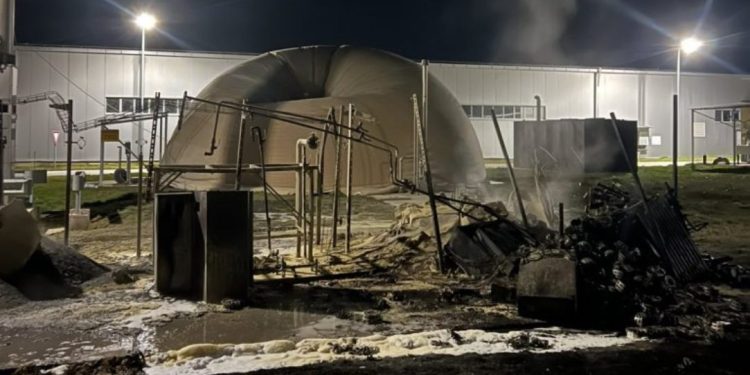 Пожар во пречистителната станица за отпадни води  кај Мојанци, спречена експлозија на балонот со метан