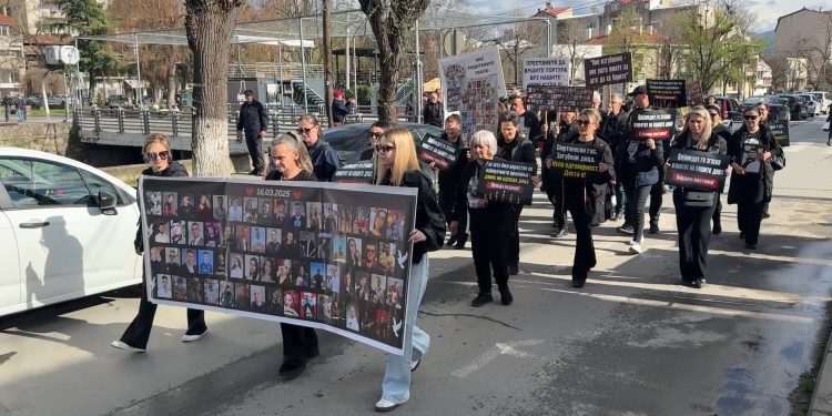 Семејствата на загинатите во „Пулс“ со ултиматум: „Нема да заминеме од пред Судска медицина додека не ја добиеме вистината“