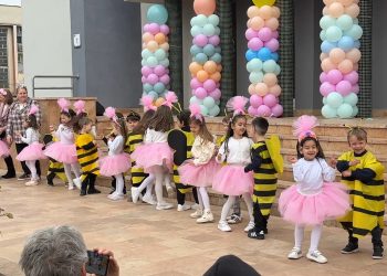 Шаренило и детски насмевки на традиционалната „Априлијада“ за Денот на шегата во Кочани