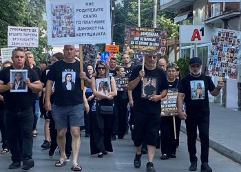46. „Марш за ангелите“ во Кочани: Семејствата разочарани од Судот, бараат правда наместо „договорен исход“