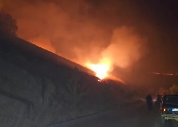 Доброволните пожарникари од Кочани се вклучија во гасењето на големиот пожар кај селото Бонче во Мариово