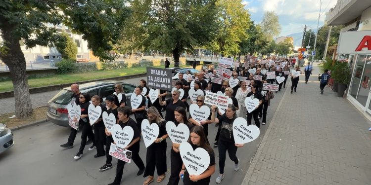 Во достоинствена тишина и со крик за правда по една ипол година од трагедијата во „Пулс“ се одржа 49. „Марш за ангелите“ во Кочани