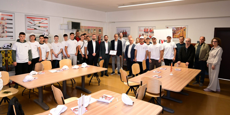 Опремена училница за електромонтерска настава доби СОУ „Гошо Викентиев“ како донација од ЕВН Македонија